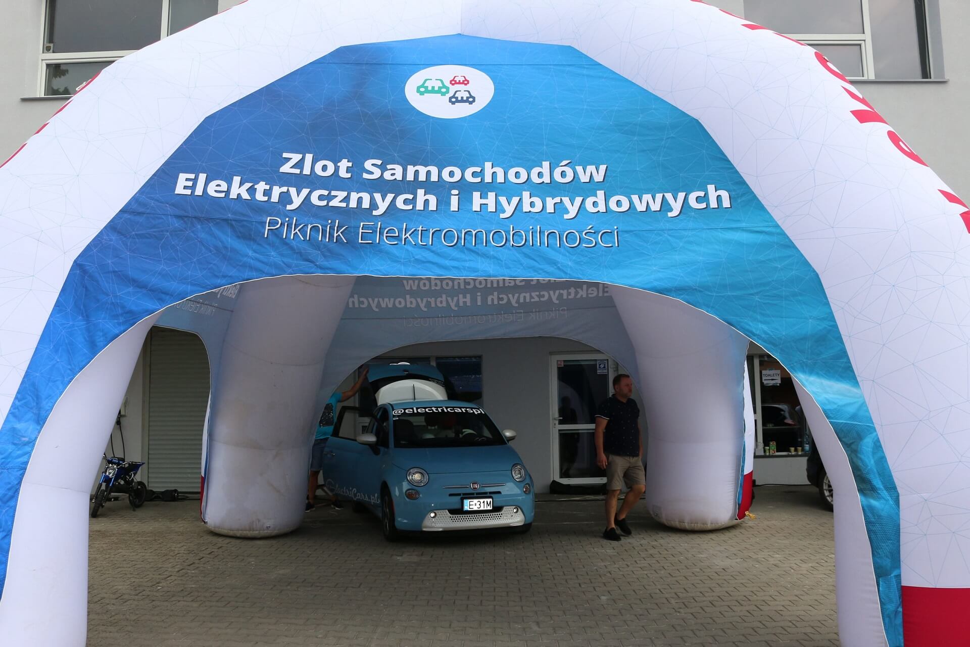 zlot samochodów elektrycznych i hybrydowych